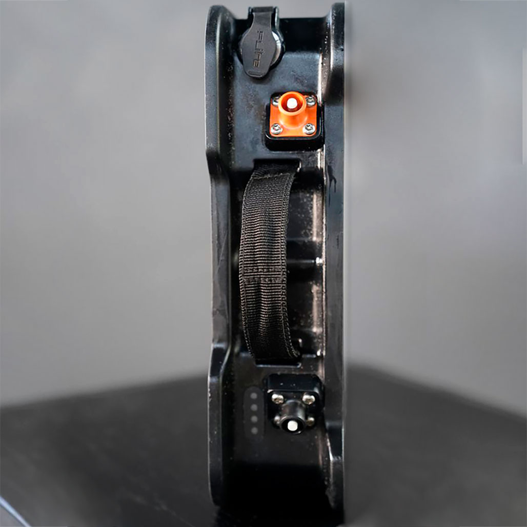 Fliteboard-eFoil-Hydrofoil-Foil-Surfboard-Akku-web4