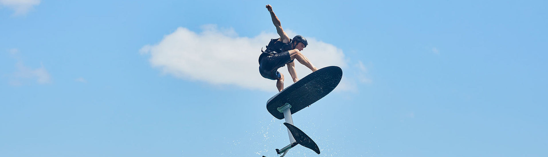 FLiegen auf einem E-Surfboard