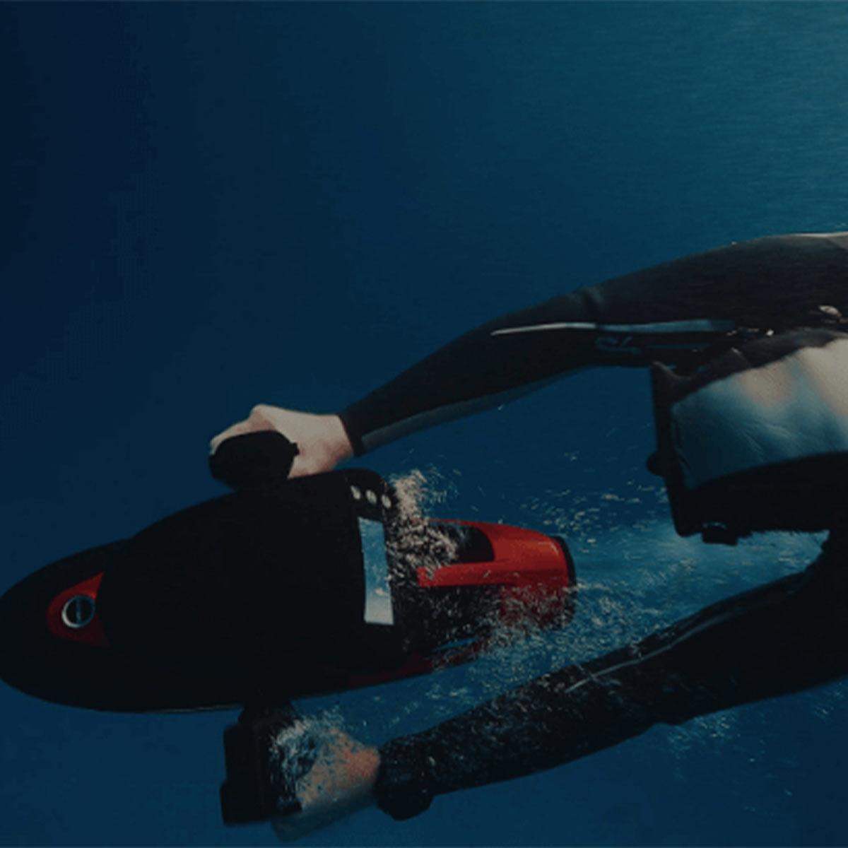 Sublue Vapor mit Taucher unter Wasser