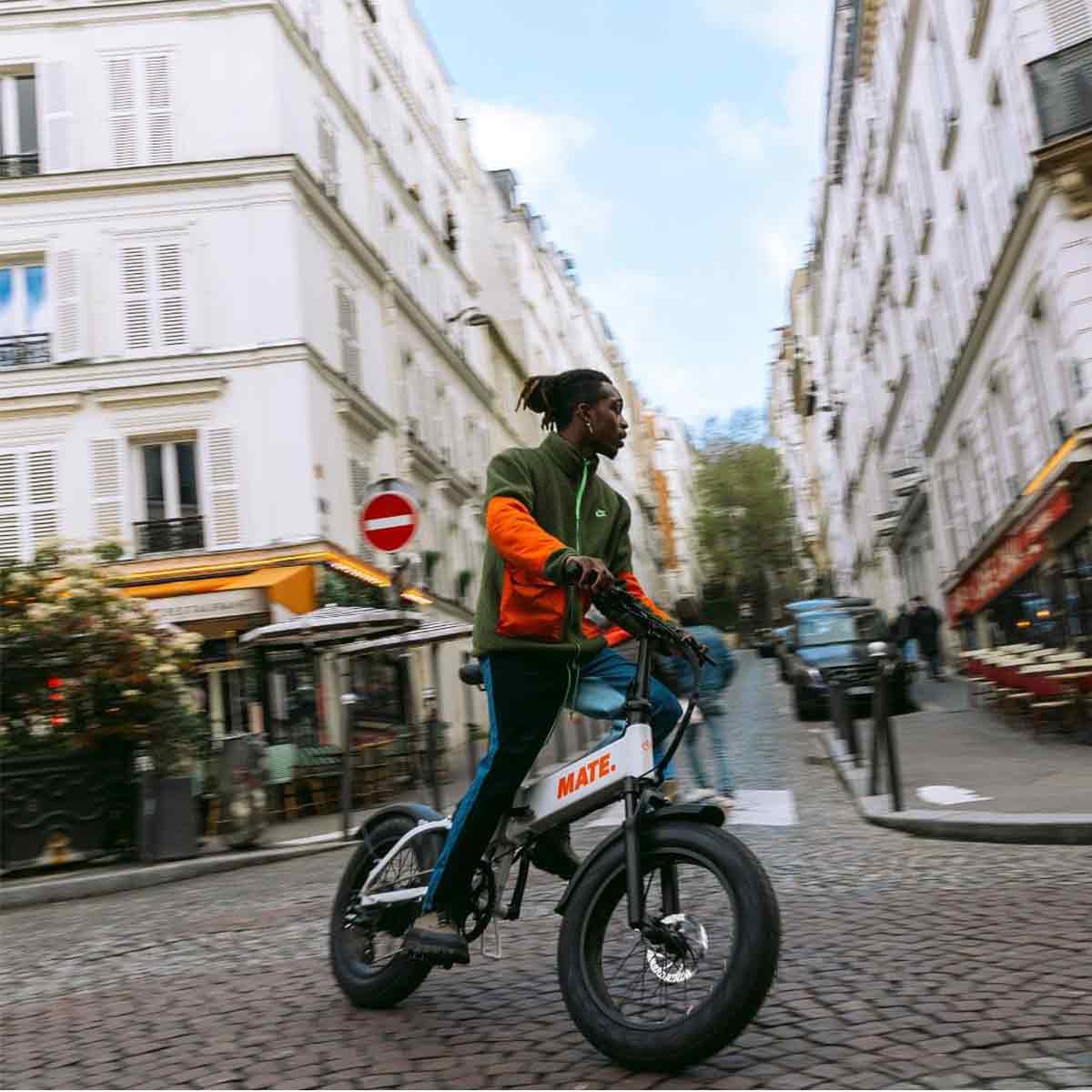 Mate X Evo E-Bike in Innenstadt