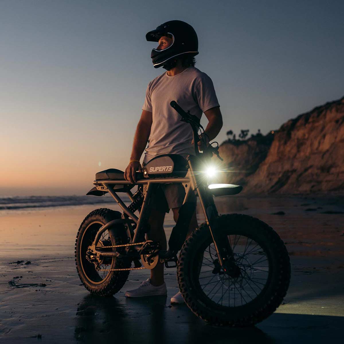 Super73 RX Mojave mit Fahrer