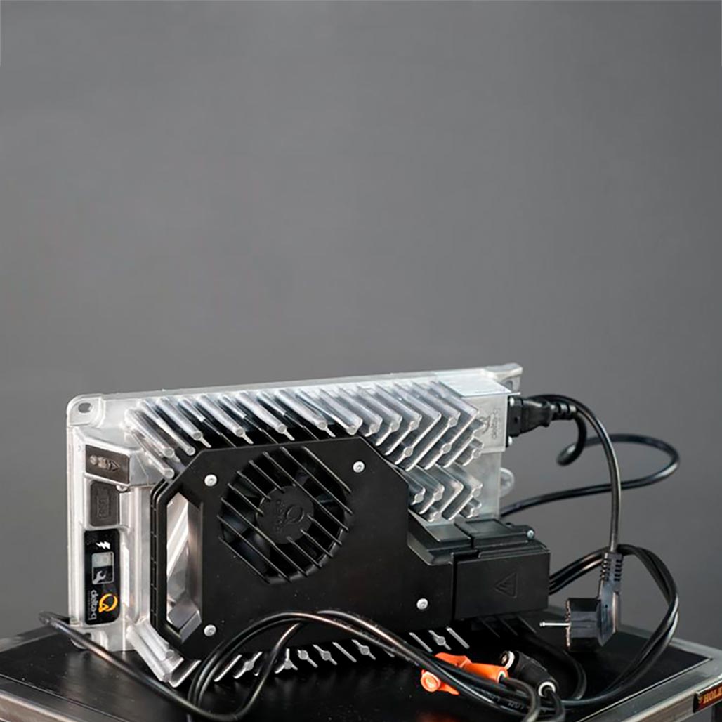 Fliteboard-eFoil-Hydrofoil-Foil-Surfboard-Ladegerät