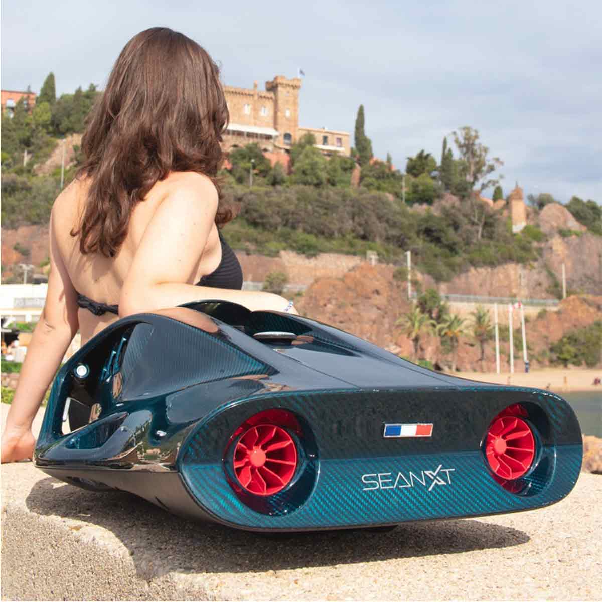 Sea NXT Elite Carbon Blue Carbon  am Strand