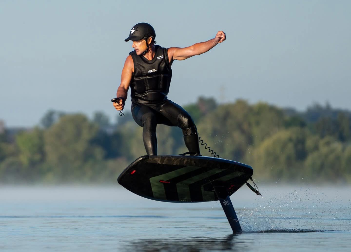 Fliegen mit einem E-Surfboard