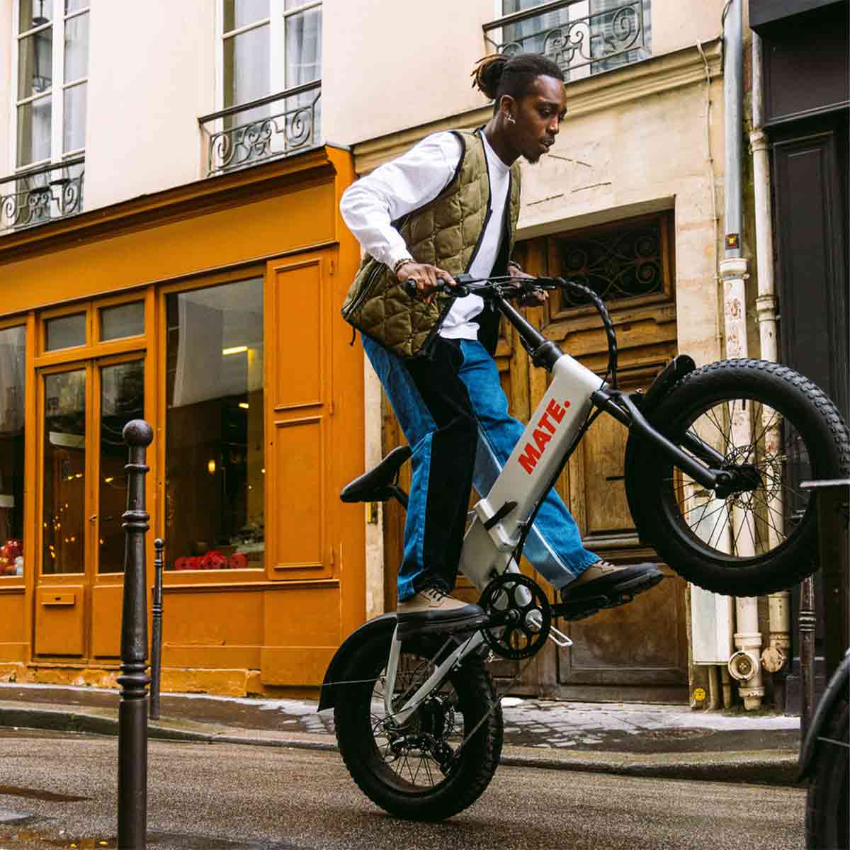 Mate X Evo EBike mit Fahrer