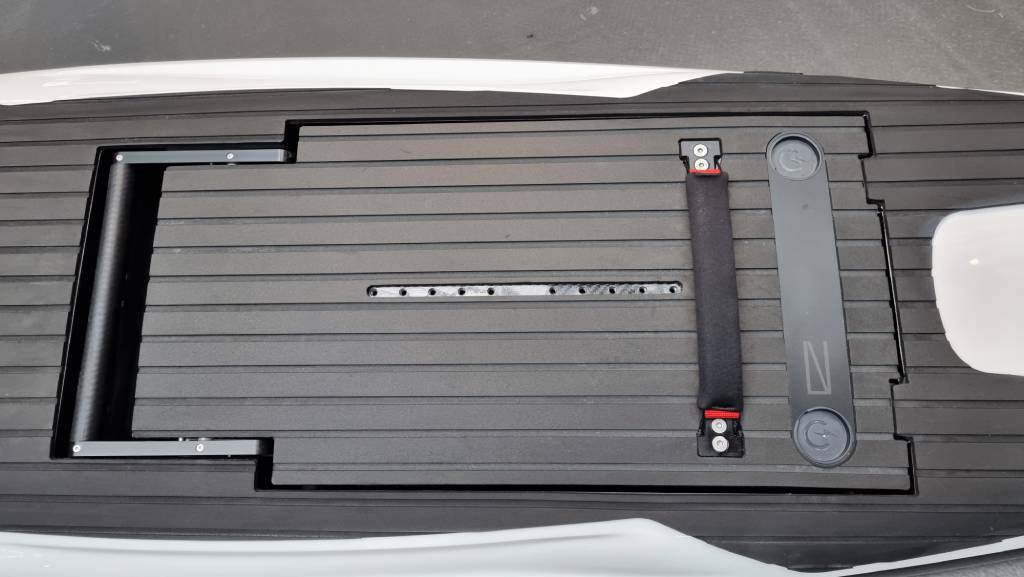 Awake-Ravik-S22-E-Surfboard-E-Jetboard-Shopfoto-04