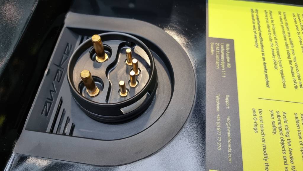 Awake-Ravik-S22-E-Surfboard-E-Jetboard-Shopfoto-08