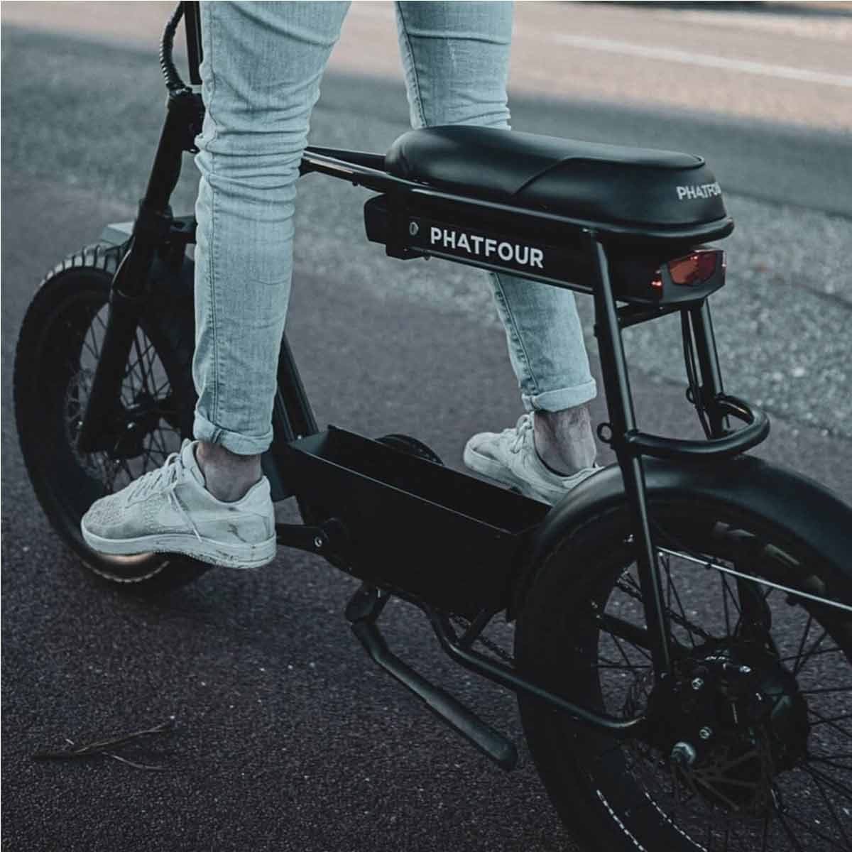 Phatfour Fatbike mit Schlosskasten  und Fahrer