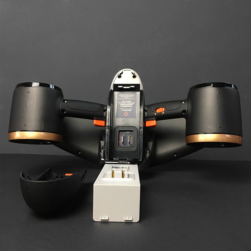 Sublue-White-Shark-MixPro-2020-Tauchscooter Unterseite aufgeklappt