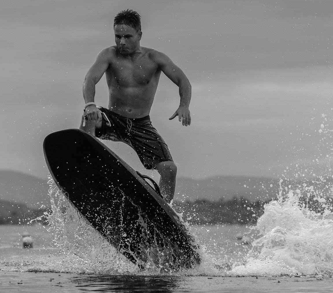 E-Surfboard schwarz weiß