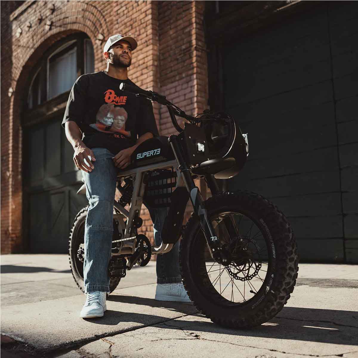 Super73 RX Mojave mit Fahrer