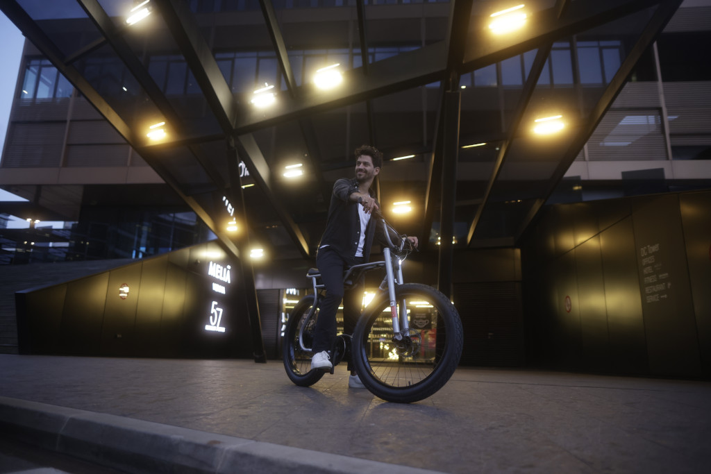 Biggie-Ruff-Cycles-e-Bike-Pedelec-in einer Halle