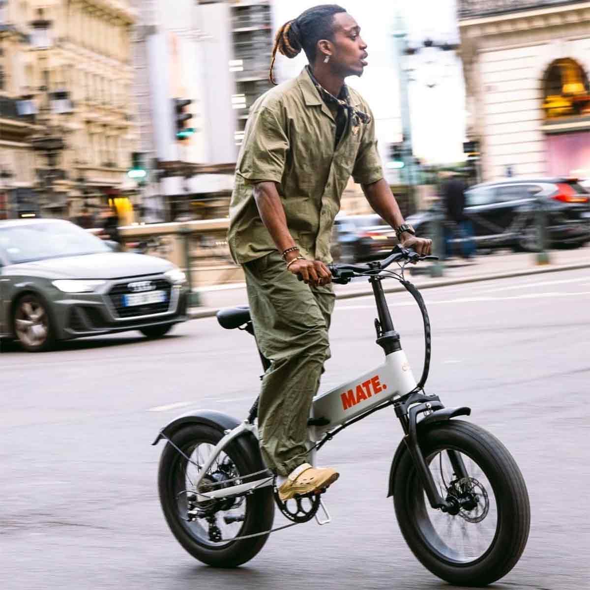 Mate X Evo E-Bike im Straßenverkehr